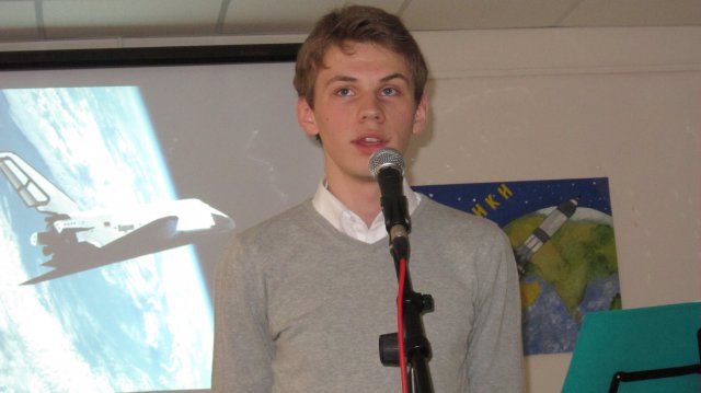 12 апреля 2011