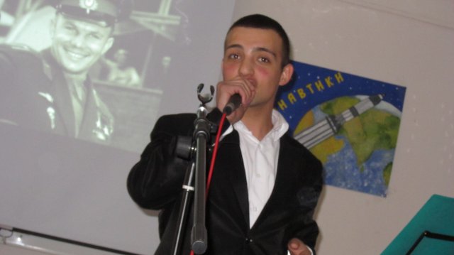 12 апреля 2011