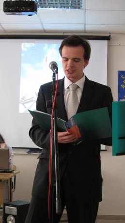 12 апреля 2011