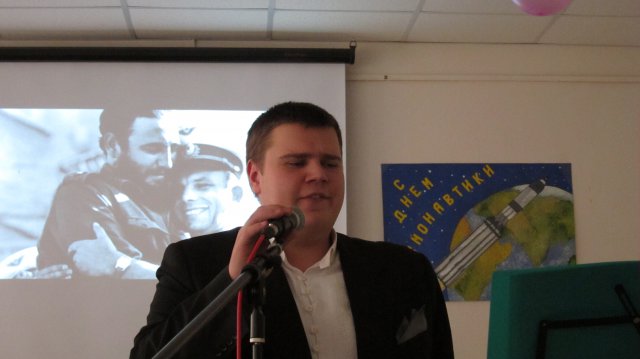 12 апреля 2011